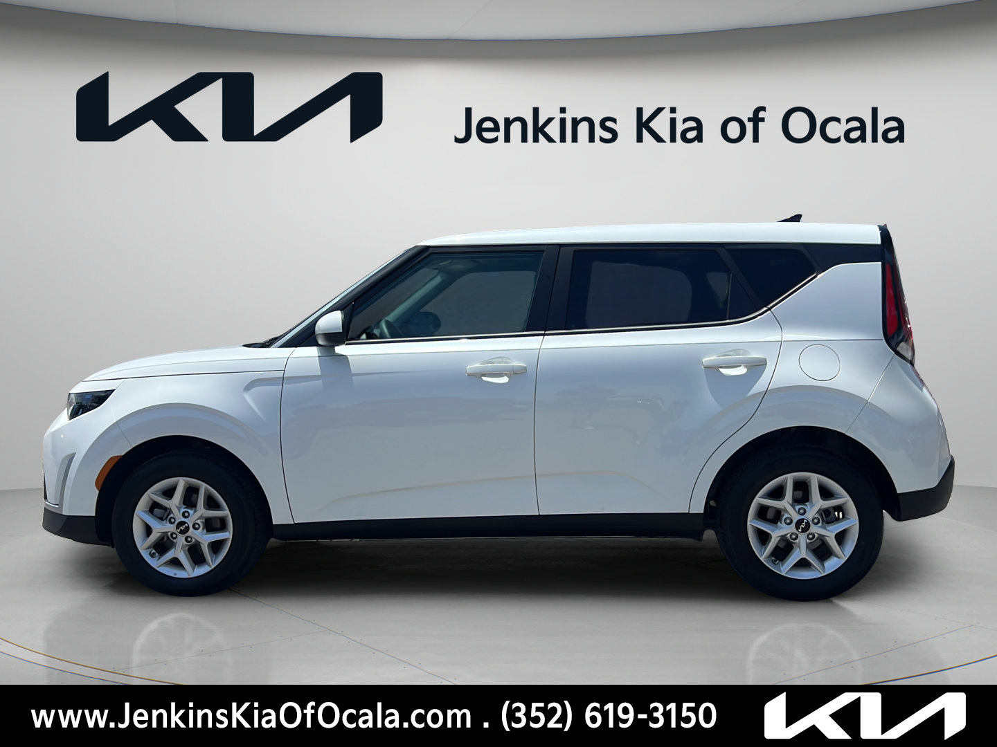 Certified 2025 Kia Soul LX w/ LX Technology Package FWD image 6