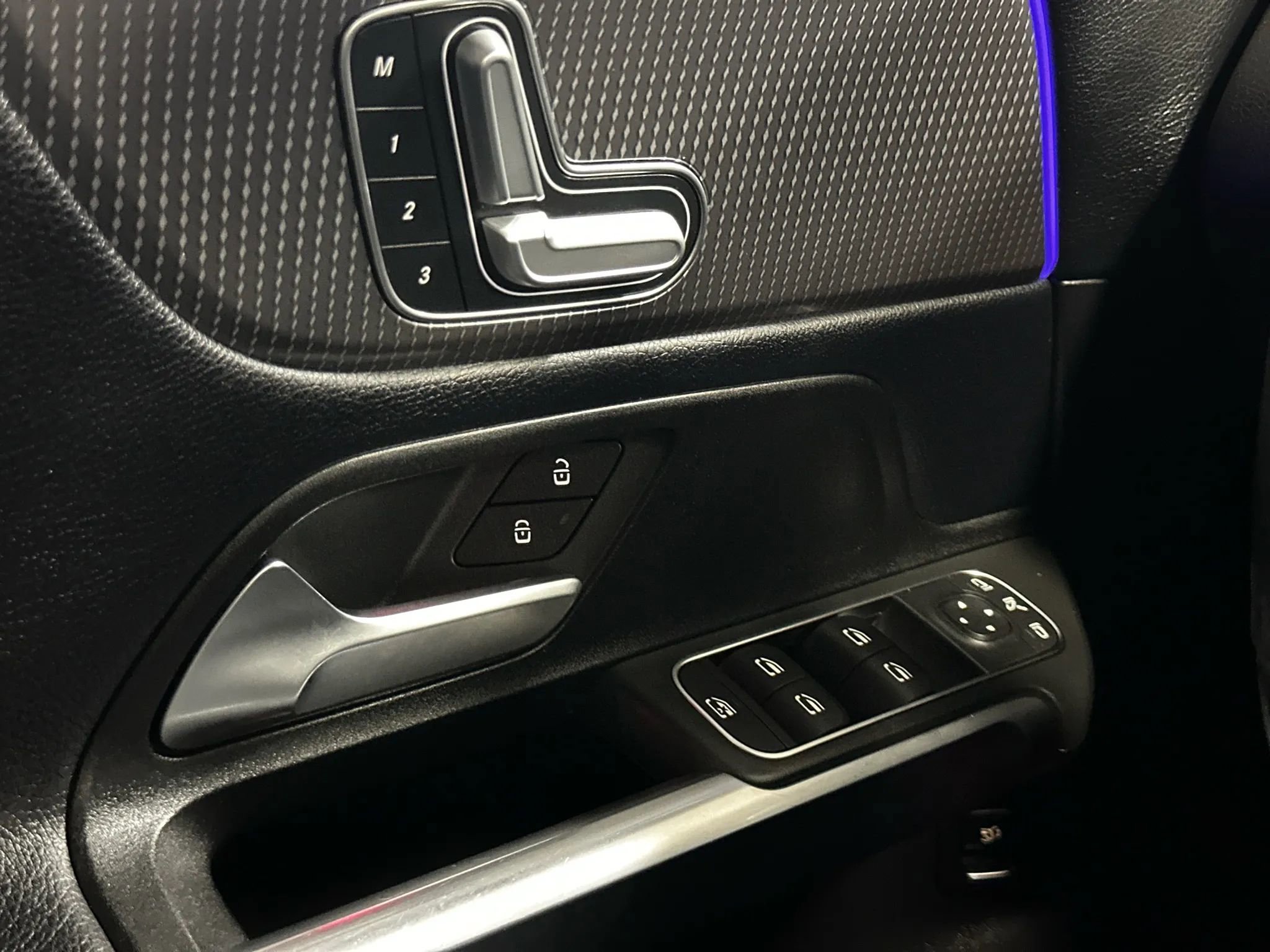 Used 2021 Mercedes-Benz GLB 250 GLB 250 Sport Utility 4D image 33