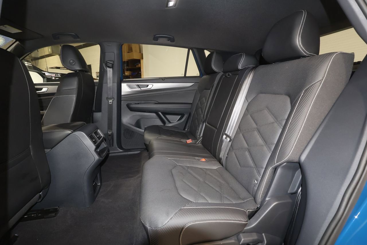 Used 2025 Volkswagen Atlas Cross Sport SE image 22