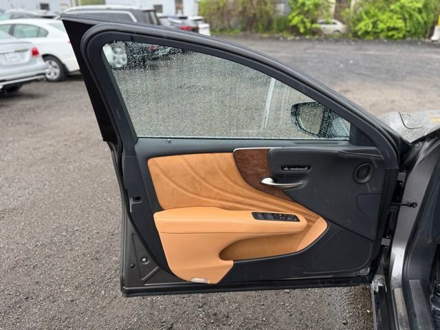 Used 2021 Lexus LS 500 AWD w/ Accessory Package (Z2) image 14