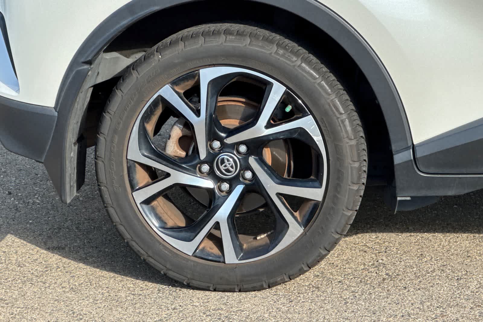 Used 2020 Toyota C-HR XLE FWD image 20