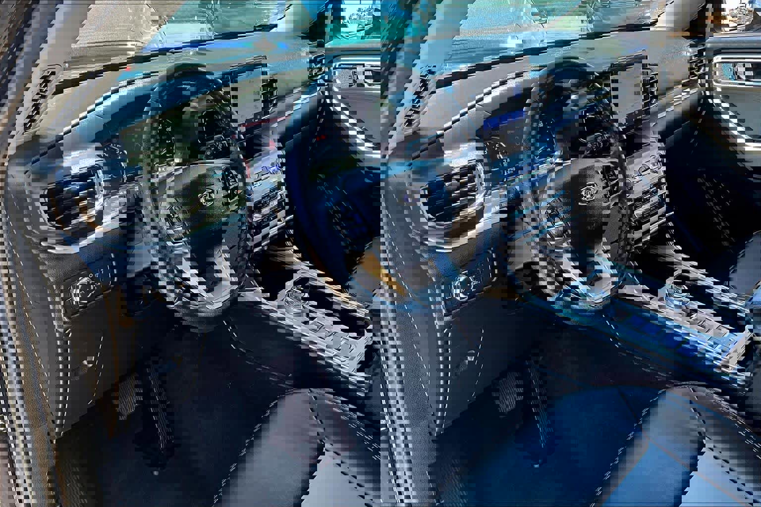 Used 2022 Ford Explorer XLT w/ Equipment Group 202A image 17