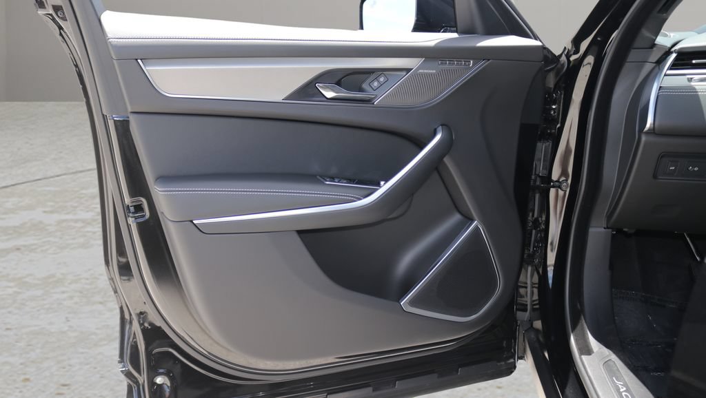 New 2026 Jaguar F-PACE R-Dynamic S AWD/4WD image 9