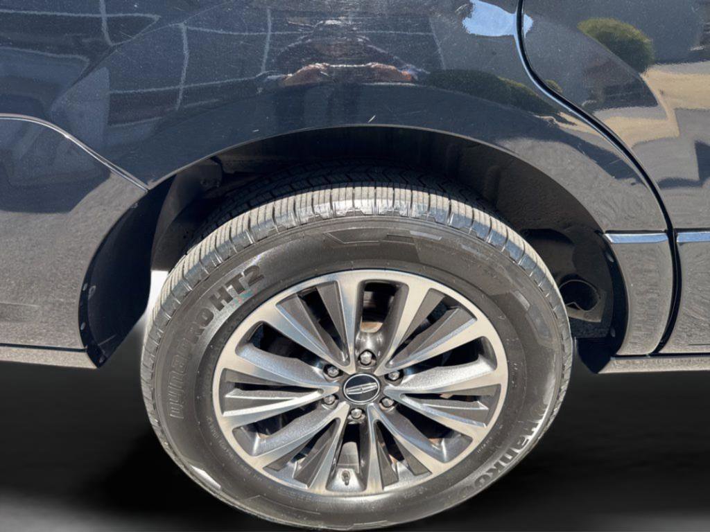 Used 2016 Lincoln Navigator Select image 39