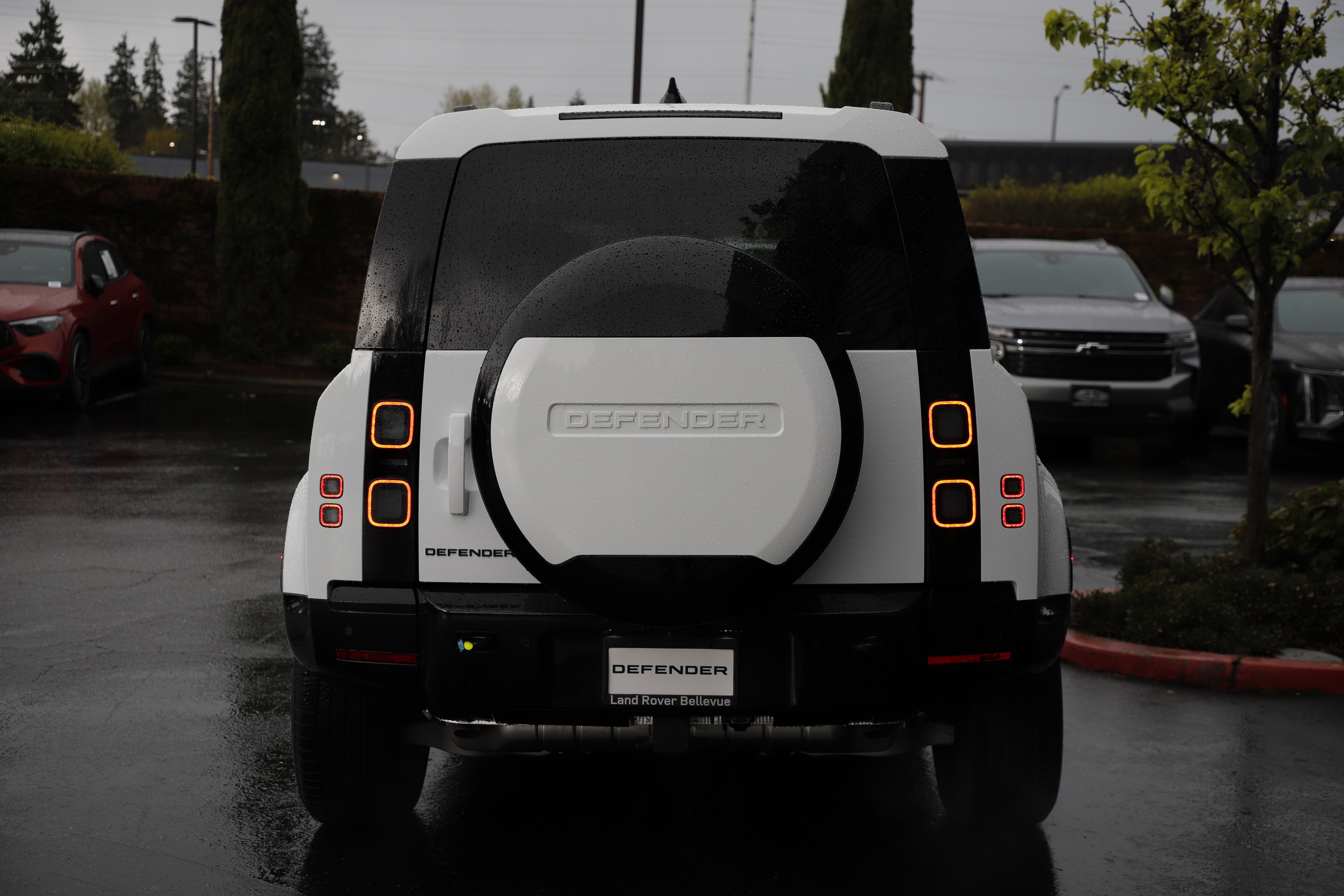 New 2026 Land Rover Defender 110 X-Dynamic SE image 9