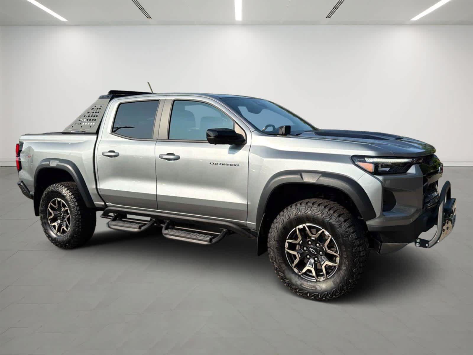 Used 2025 Chevrolet Colorado ZR2 w/ Technology Package AWD/4WD image 6