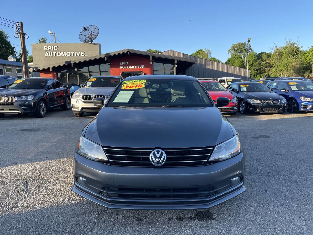 Used 2016 Volkswagen Jetta Sport FWD image 3