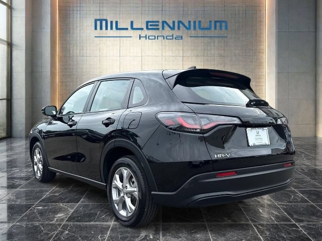 Used 2023 Honda HR-V LX image 2