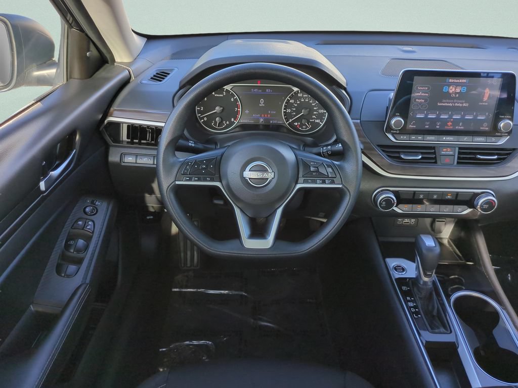 Used 2024 Nissan Altima 2.5 SV FWD image 11