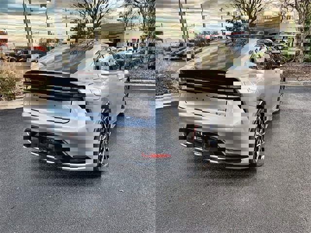 New 2025 Toyota Prius Plug-In Hybrid image 8