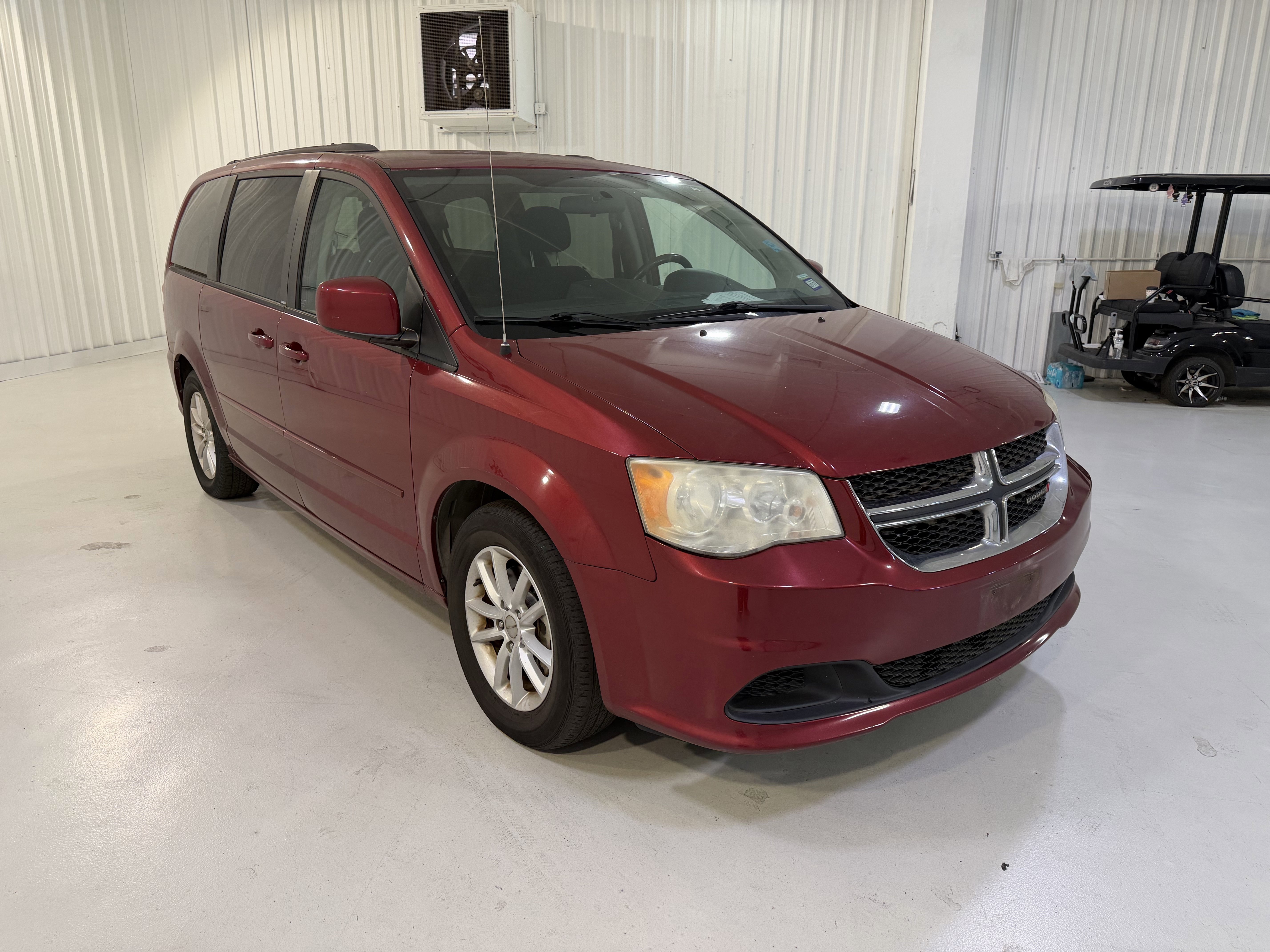 Used 2014 Dodge Grand Caravan SXT w/ Rear Park Assist Package FWD image 7