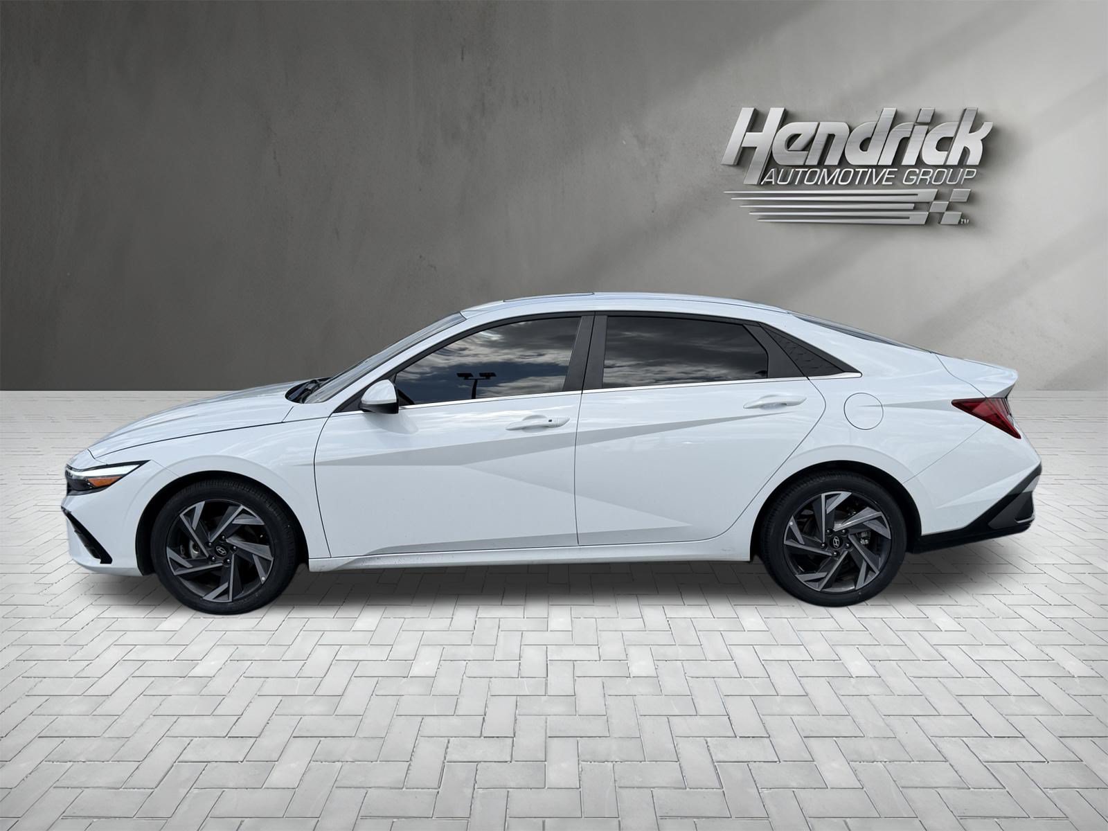 Used 2025 Hyundai Elantra SEL FWD image 8