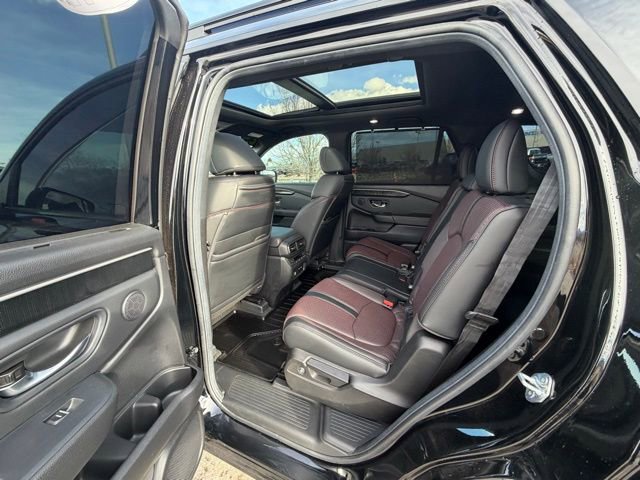 Used 2025 Honda Pilot Black Edition image 25