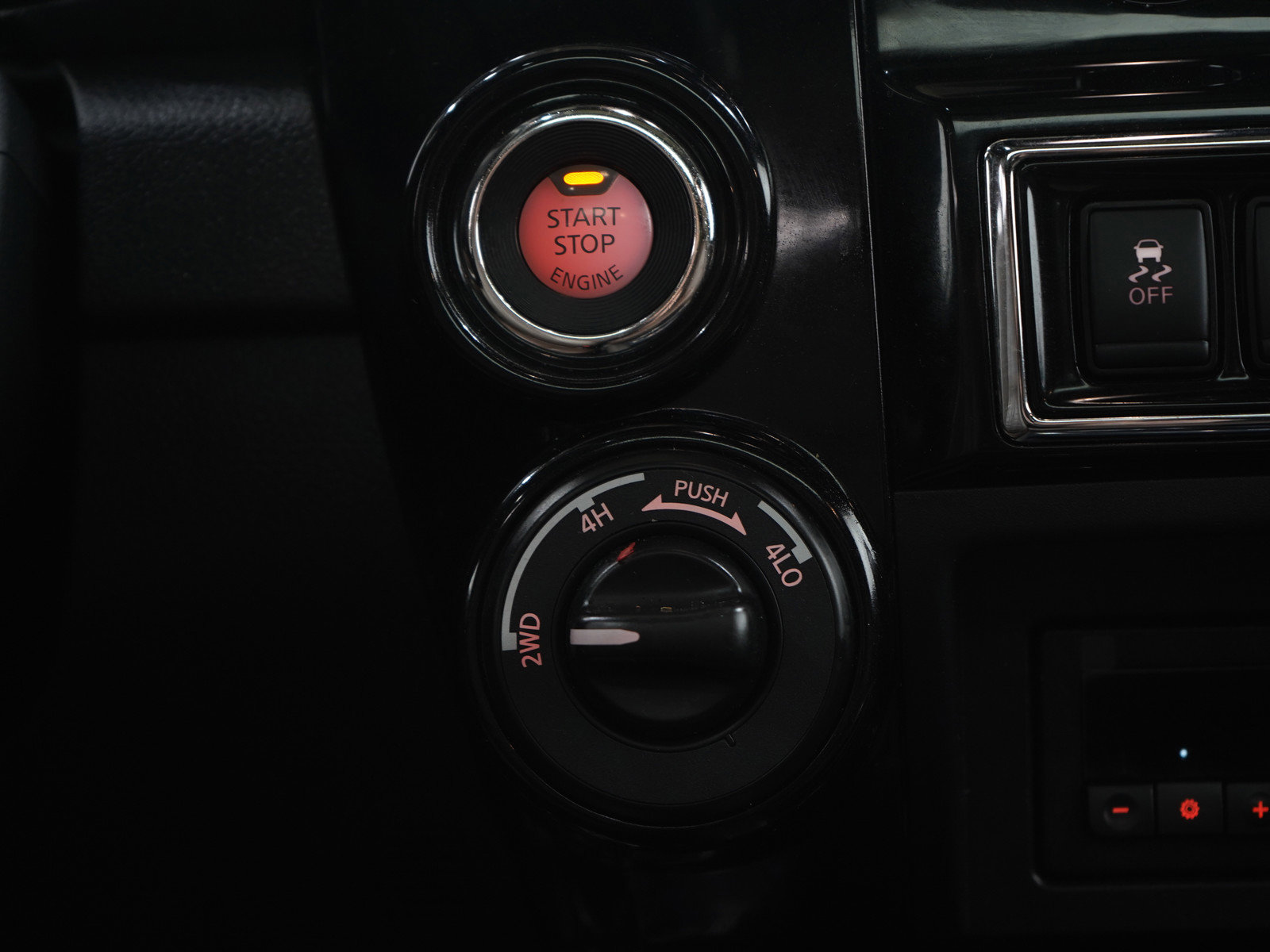 Used 2021 Nissan Titan Platinum Reserve w/ Moonroof Package image 21