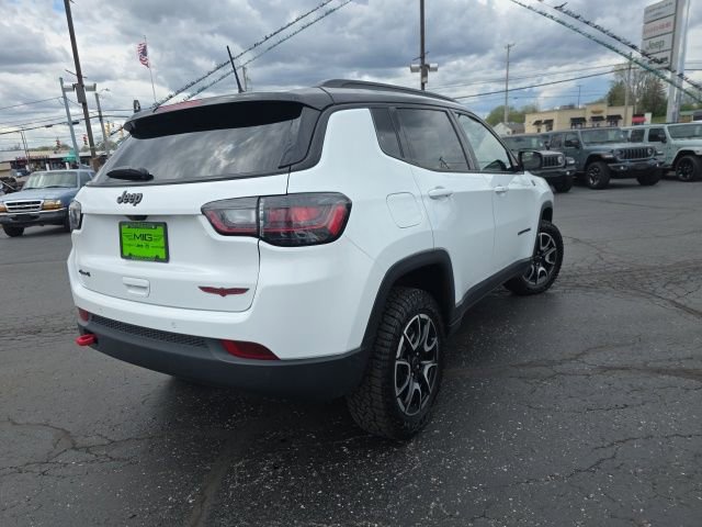 Used 2025 Jeep Compass Trailhawk w/ Trailhawk Elite Group AWD/4WD image 7