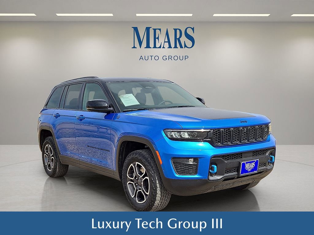 Used 2023 Jeep Grand Cherokee Trailhawk w/ Advanced Protech Group II AWD/4WD image 8