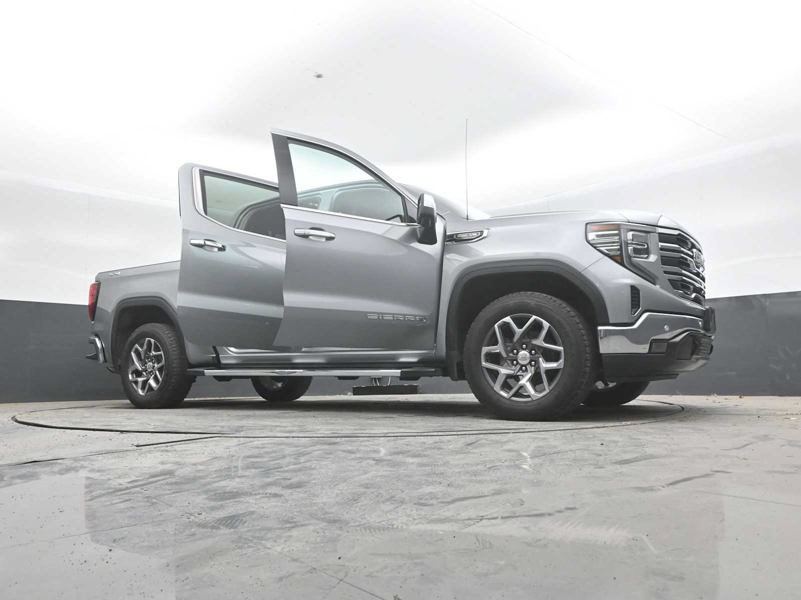 Used 2024 GMC Sierra 1500 SLT w/ SLT Premium Plus Package AWD/4WD image 40