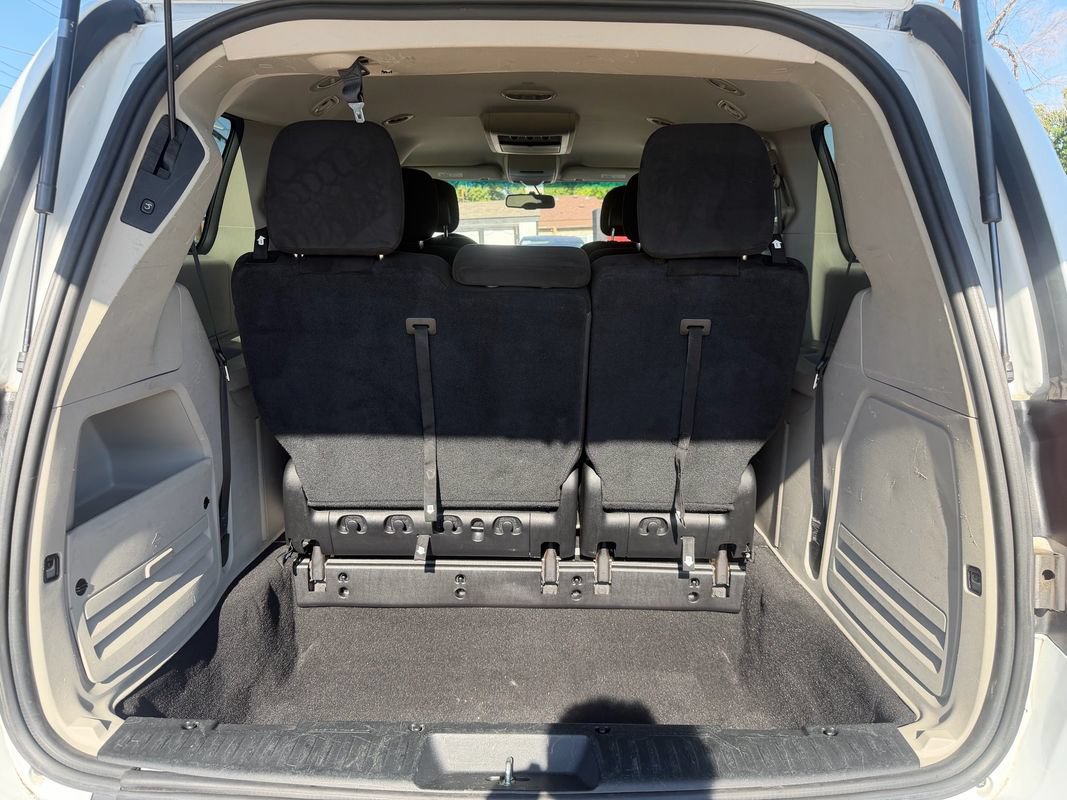 Used 2016 Dodge Grand Caravan SXT w/ UConnect Hands-Free Group FWD image 20