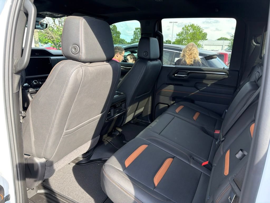 Used 2025 GMC Sierra 3500 AT4 w/ AT4 Premium Plus Package AWD/4WD image 10