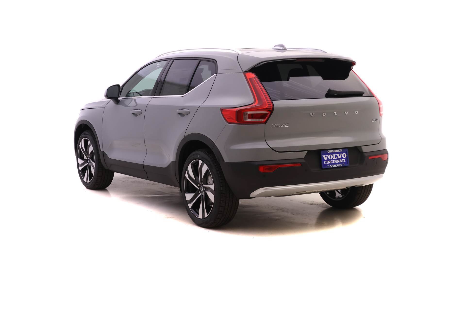 New 2025 Volvo XC40 B5 Ultra w/ Protection Package Premier AWD/4WD image 5