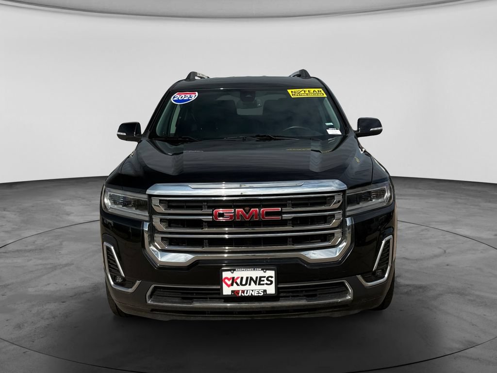 Used 2023 GMC Acadia SLT AWD/4WD image 3