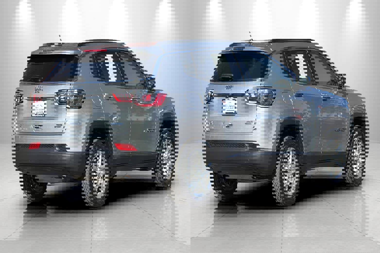 Used 2024 Jeep Compass Latitude image 2