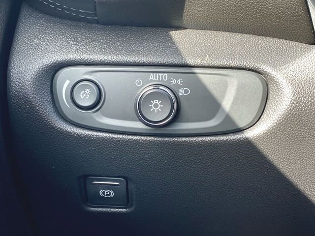 Used 2019 Chevrolet Blazer LT image 17