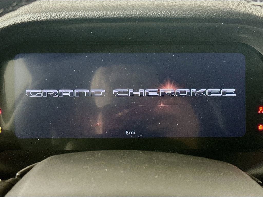 New 2025 Jeep Grand Cherokee Altitude image 11