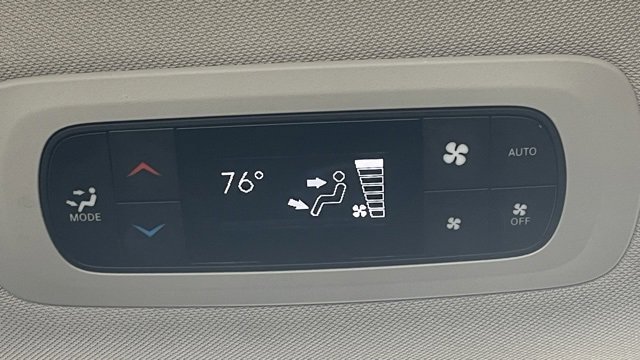 Used 2024 Chrysler Pacifica Touring-L image 45