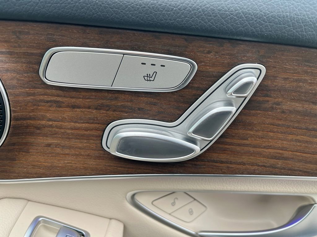 Certified 2022 Mercedes-Benz GLC 300 4MATIC w/ Premium Package Lite image 17