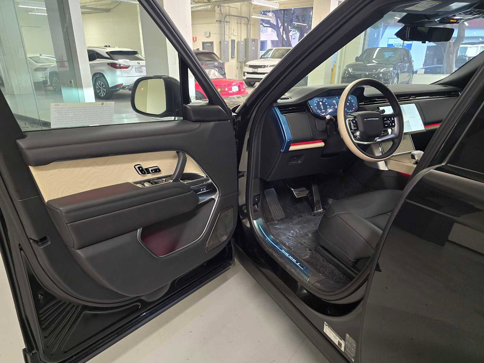 New 2025 Land Rover Range Rover SV image 23