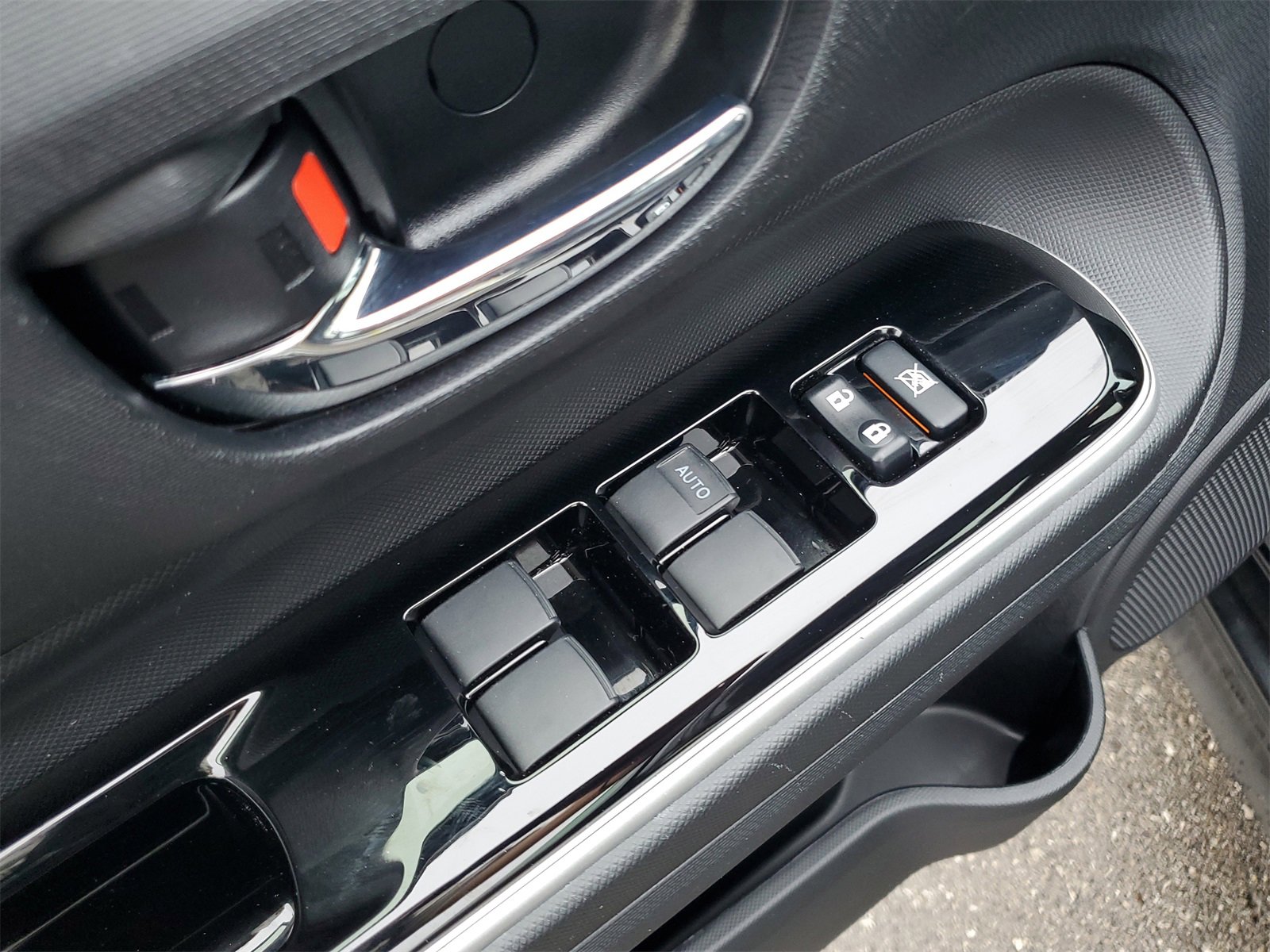 Certified 2019 Toyota Prius C image 20