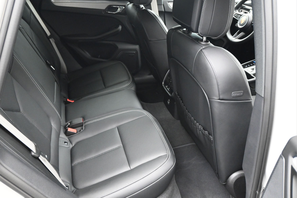 New 2026 Porsche Macan AWD/4WD image 8