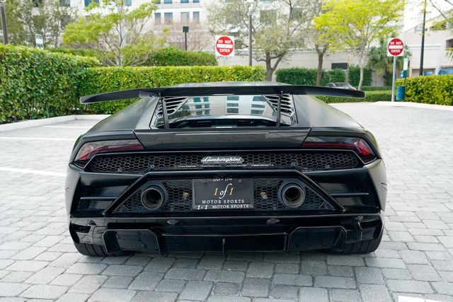 Used 2022 Lamborghini Huracan EVO image 22