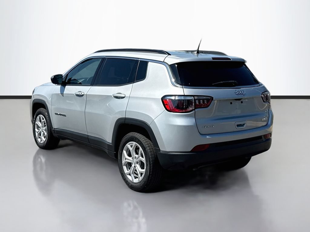 Used 2024 Jeep Compass Latitude AWD/4WD image 5