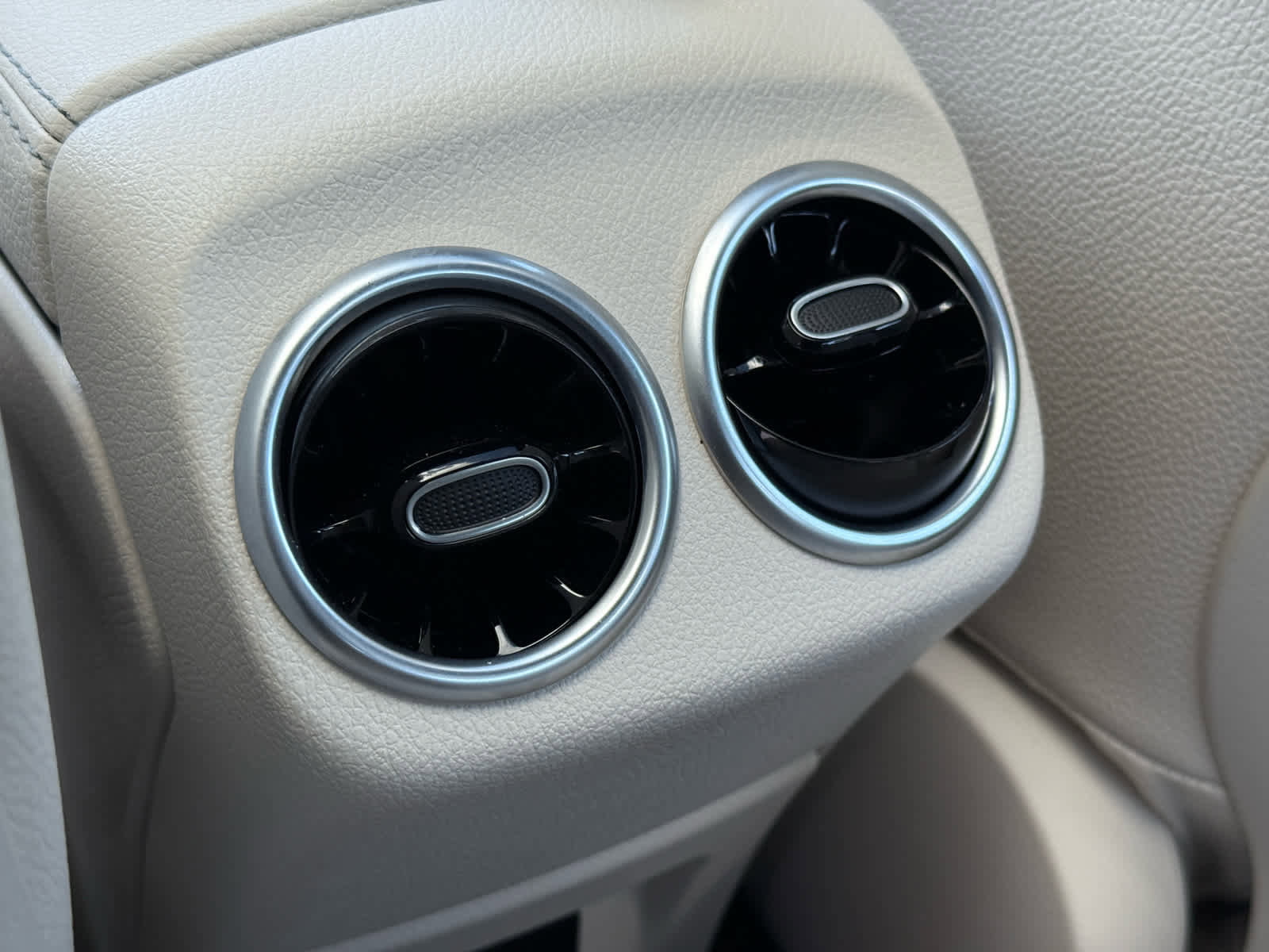 Used 2025 Mercedes-Benz CLA 250 4MATIC image 32