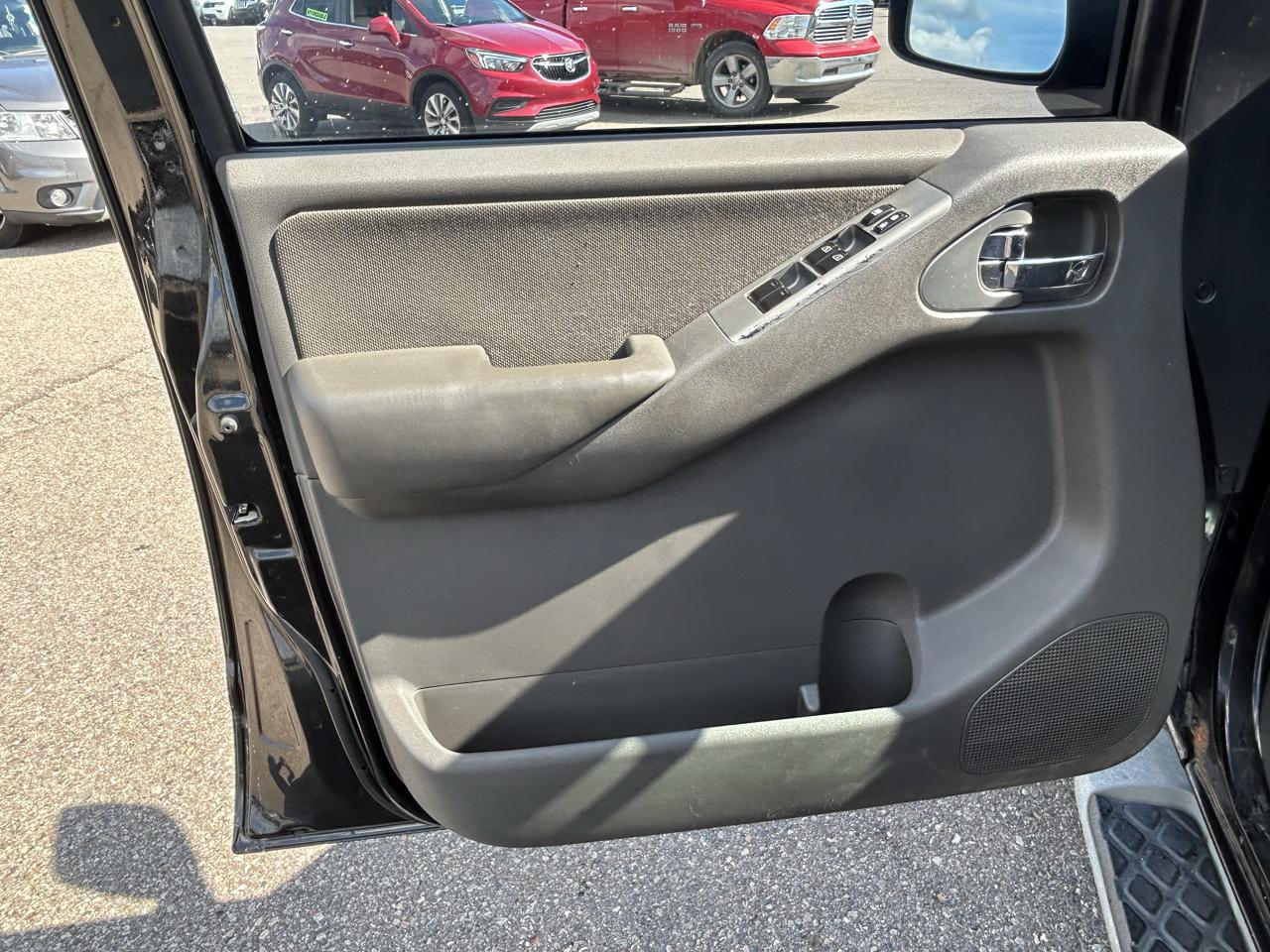 Used 2011 Nissan Pathfinder S AWD/4WD image 15