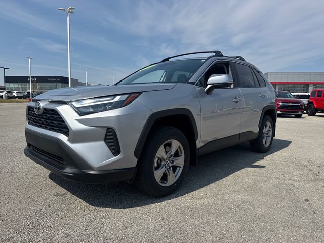 Used 2025 Toyota RAV4 XLE w/ Convenience Package image 2