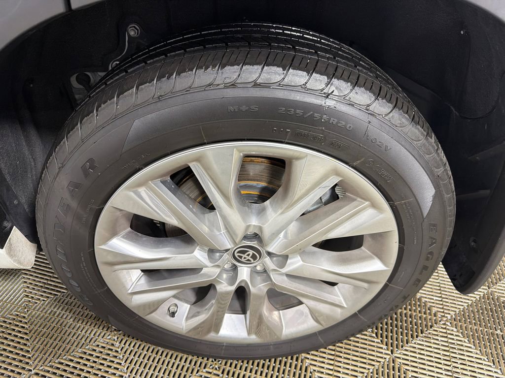 Used 2025 Toyota Highlander Limited image 21