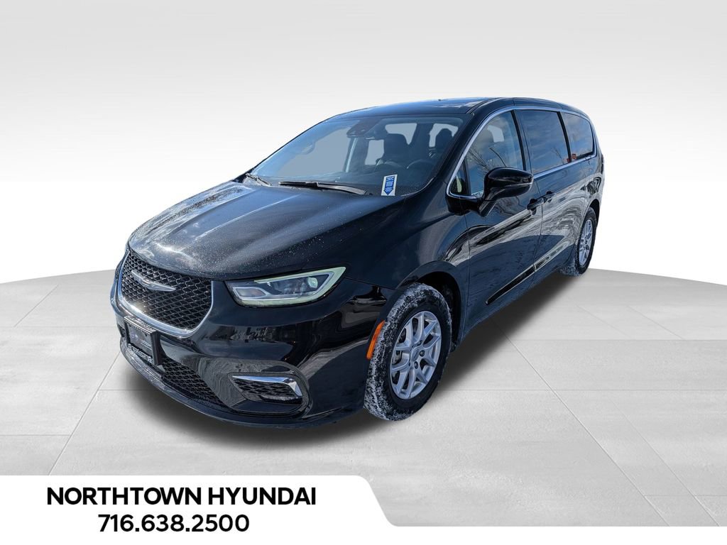 Used 2024 Chrysler Pacifica Touring-L image 1