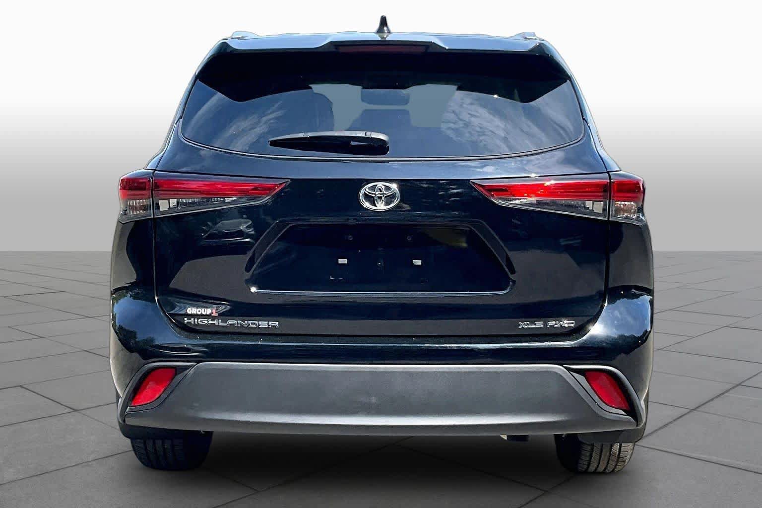Used 2023 Toyota Highlander XLE AWD/4WD image 5
