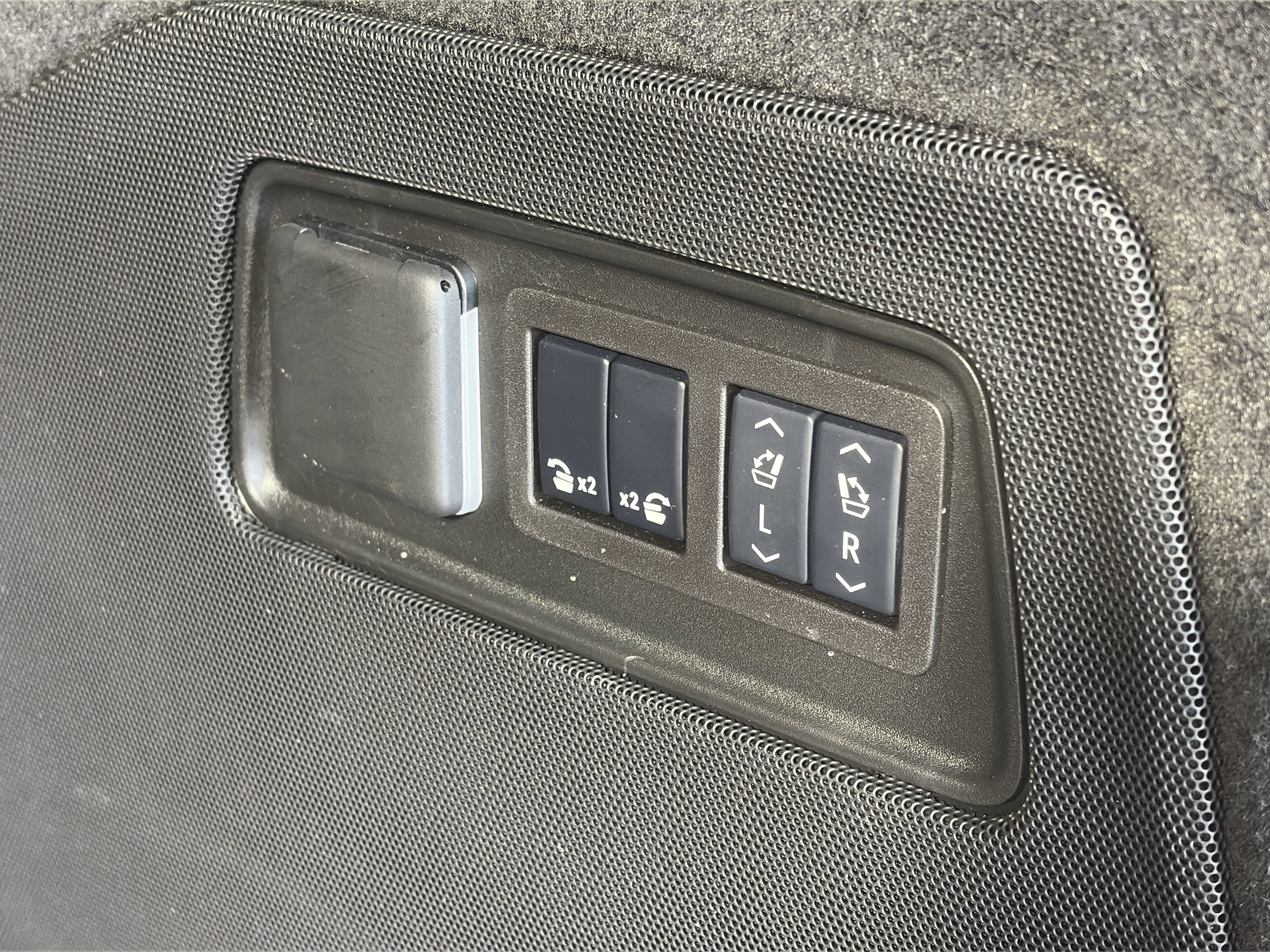 Used 2025 Cadillac Escalade Sport Platinum image 16