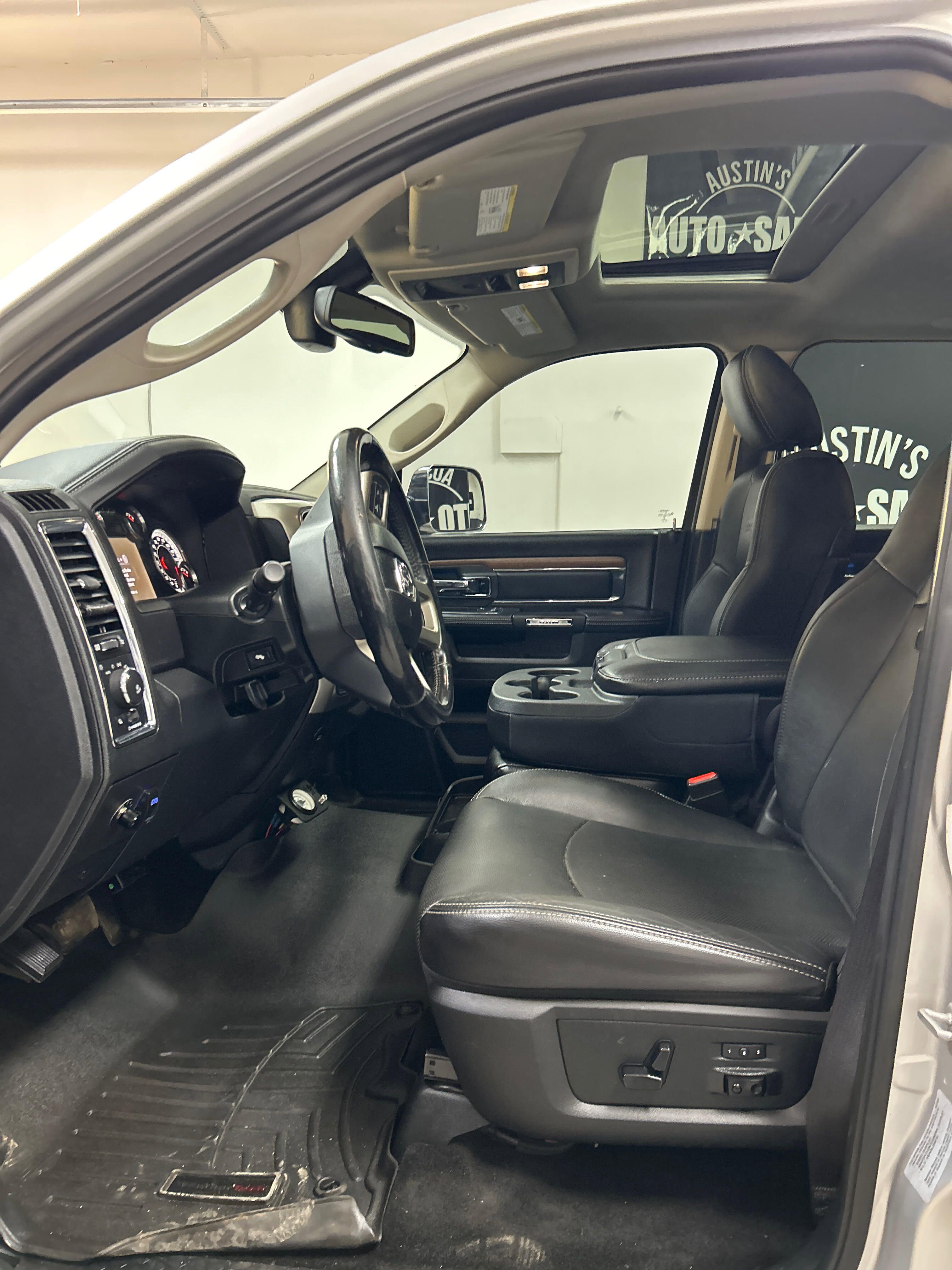 Used 2016 RAM 3500 Laramie w/ Convenience Group AWD/4WD image 8