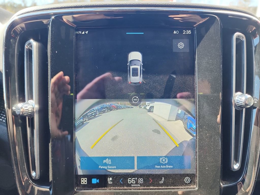 Used 2022 Volvo XC40 P8 Recharge Plus image 17