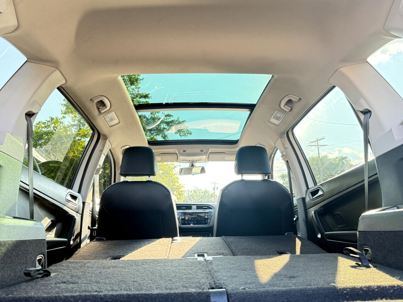 Used 2019 Volkswagen Tiguan SE w/ Panoramic Sunroof Package image 36
