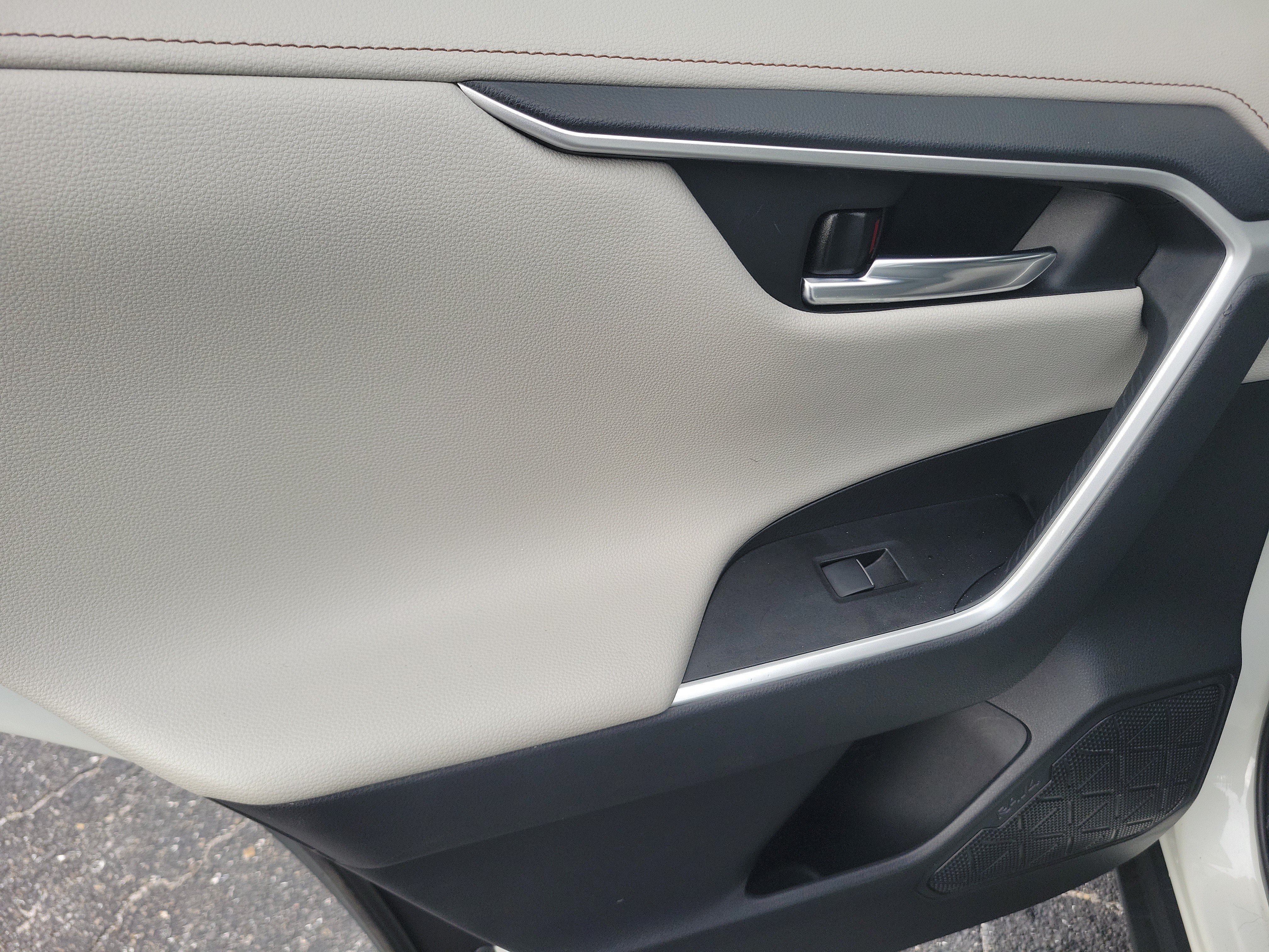 Used 2021 Toyota RAV4 Limited AWD/4WD image 13