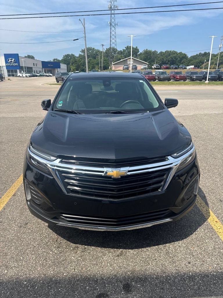 Used 2024 Chevrolet Equinox LT AWD/4WD image 2