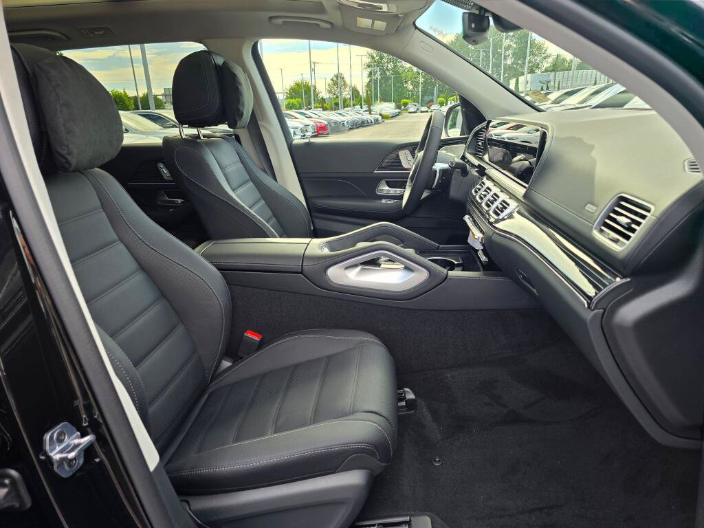 New 2026 Mercedes-Benz GLS 450 4MATIC image 29