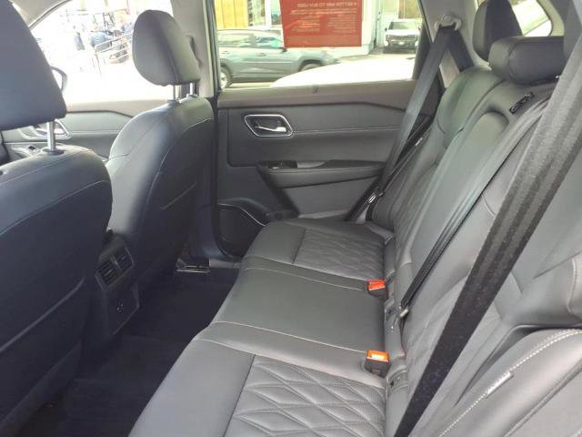 Certified 2023 Nissan Rogue Platinum AWD/4WD image 8
