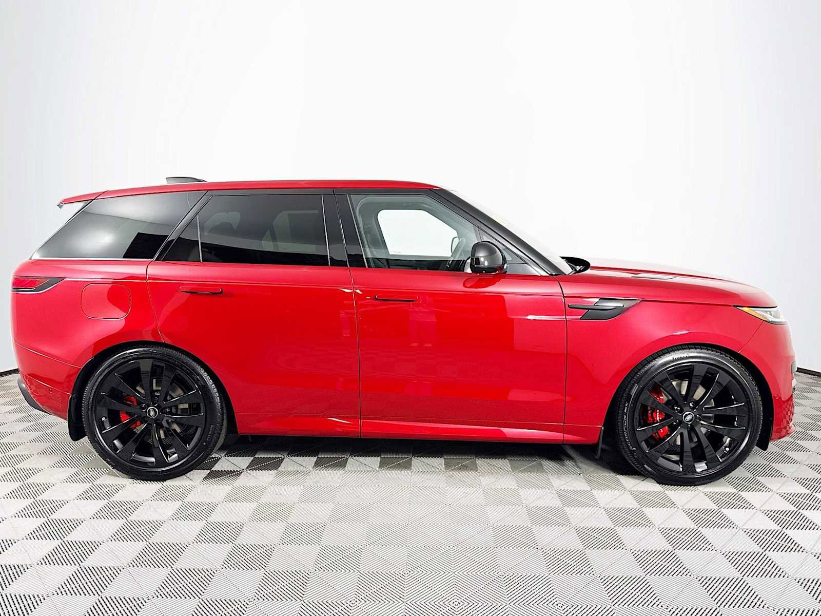 New 2025 Land Rover Range Rover Sport Dynamic SE image 4